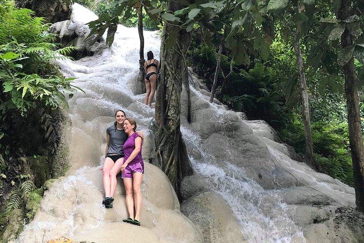 Privat tur Chiang Dao grotte, templer, klæbrig vandfald