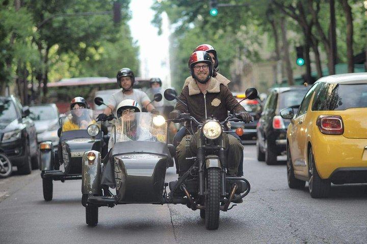 Paris-Highlights-Stadtrundfahrt mit einem Oldtimer-Beiwagen-Motorrad