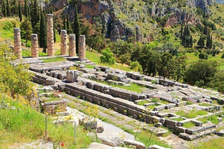 Delphi and Meteora Two Days Tour from Athens