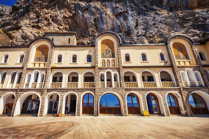 Monastero di Ostrog, cascate del Niagara e lago di Skadar da Podgorica