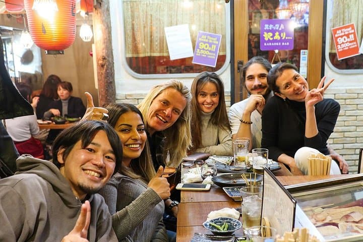 Tokyo Bar Hopping Tour in Shinjuku (All-You-Can-Drink + Dinner)
