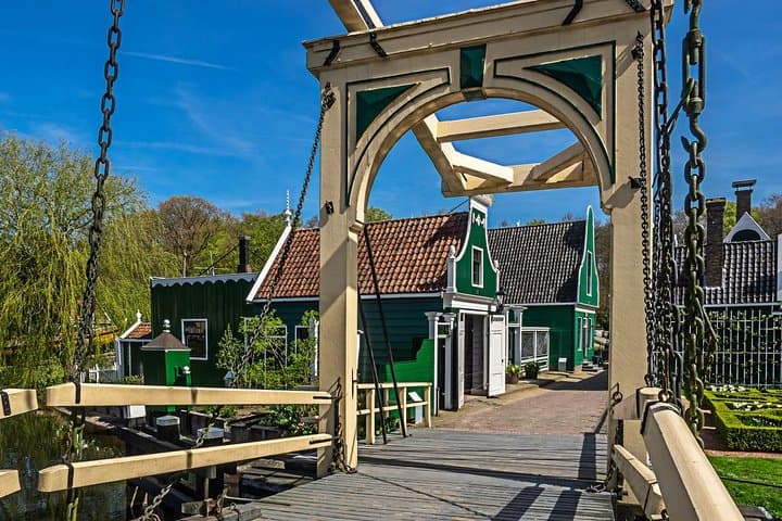 Private Tour Zaanse Schans Windmills and Volendam in Jaguar