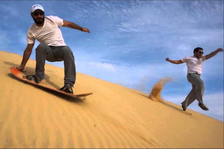Private Sandboarding- und Kamelreittour in der Wüste