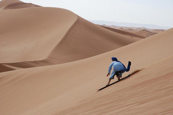 Private Sandboarding- und Kamelreittour in der Wüste
