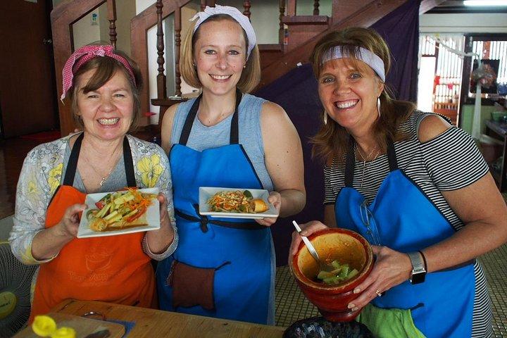 Home Cooking Class in Chiang Mai at Tomyumthai Cooking School