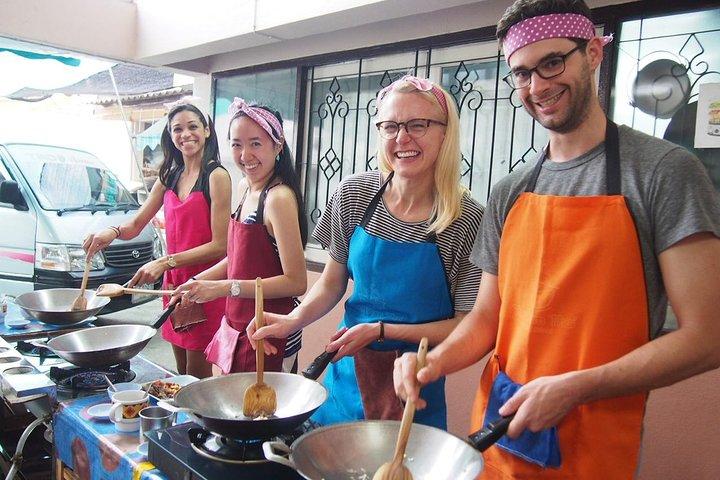 Home Cooking Class in Chiang Mai at Tomyumthai Cooking School