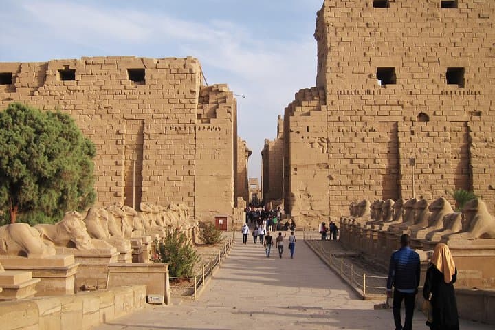 Private Tour: 8 Days 7 Nights Great Pyramids & Nile Cruise by Train from Cairo