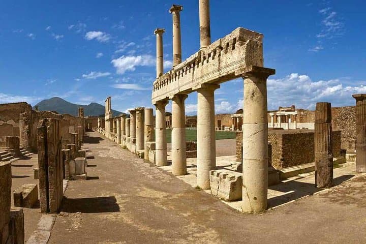 Private transfer from Naples to Positano with tour of Pompeii Ruins