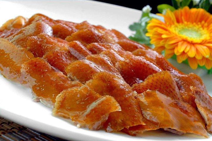 Beijing's Mutianyu Great Wall with Special Peking duck lunch and acrobatics show