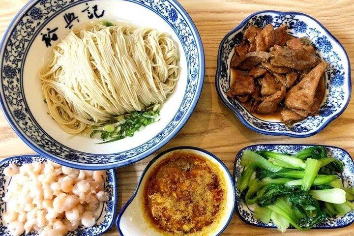 Secret Noodle og Wonton i Shanghai Alleyways med lokale øl