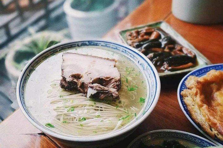 Secret Noodle og Wonton i Shanghai Alleyways med lokale øl