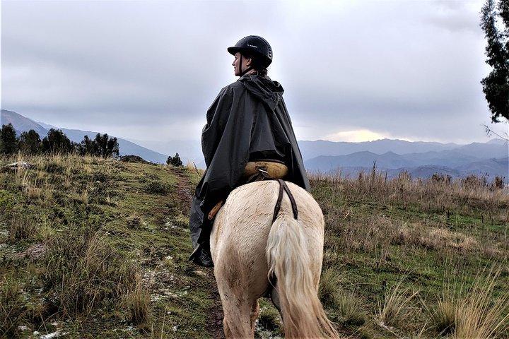 Équitation à travers les montagnes de Cusco