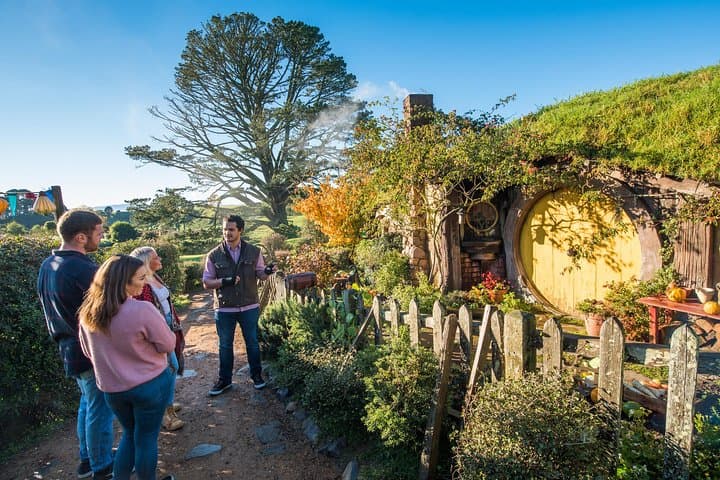 Small-Group Hobbiton Tour from Auckland with Party Marquee Lunch
