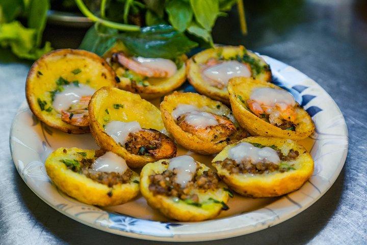 Saigon Authentic Walking Street Food Tour 12+ degustações incluídas