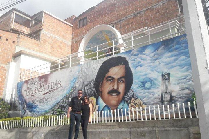 Pack Or Pablo Escobar avec C13, barrio PE, musée, Guatape 16 heures