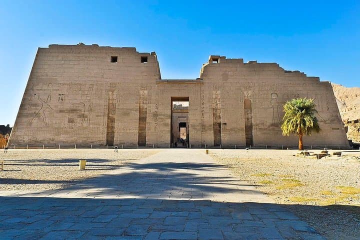 Luxor West bank (Queens valley, Habu Temple and Deir Elmadina) - Private
