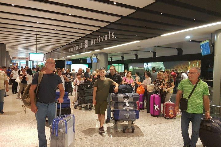 エレバン空港からエレバン市内への専用送迎