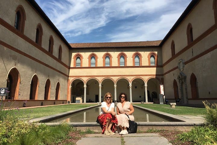 Milan Must-See Sites Guided Tour with Skip-the Line Tickets to Duomo & Cathedral