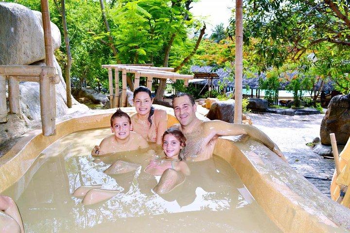 ニャチャン1日プライベートツアーシュノーケリングランチとマッドバスを含む