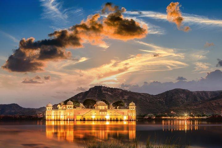 Tour privato di mezza giornata di Jaipur Amer Fort, Jal Mahal e Stepwell