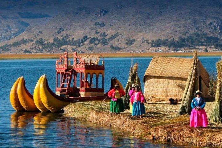 Uma excursão de dia inteiro: Ilhas Uros e Taquile no Lago Titicaca de Puno