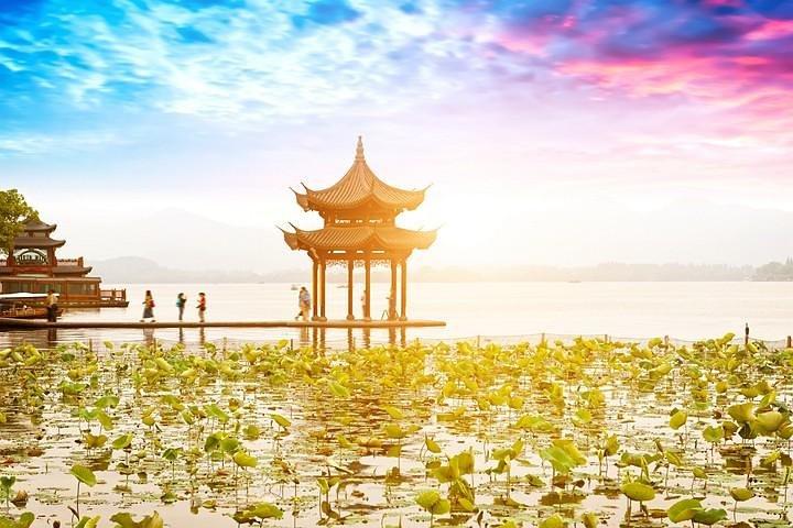 Hangzhou Cultural Day Tour di Mini Coach