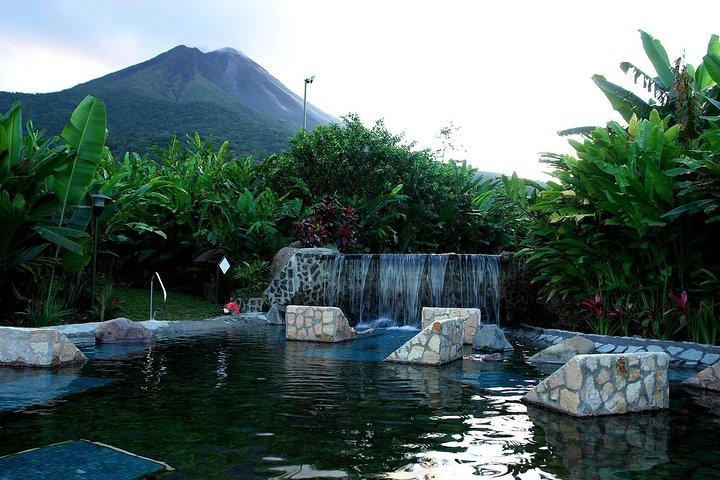 Morgens Arenal Vulkanwanderung & Baldi Hot Springs