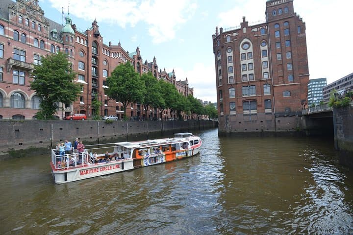 Hop-on hop-off on the water with the Maritime Circle Line in Hamburg