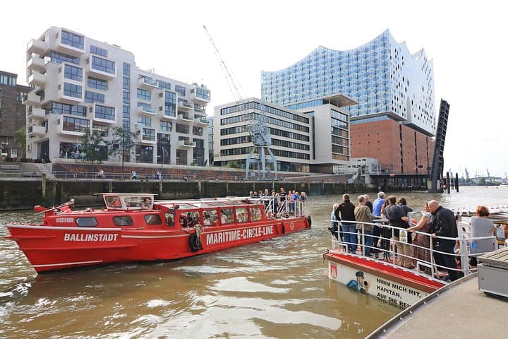 Hop-on hop-off on the water with the Maritime Circle Line in Hamburg