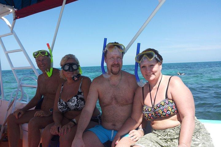 Relaxing private boat tour to Cabo Catoche with fishing