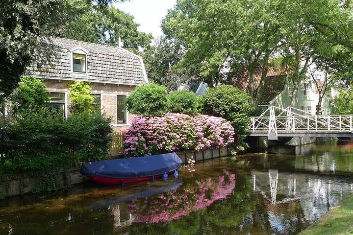 Private Tour Zaanse Schans Windmills and Volendam in Jaguar