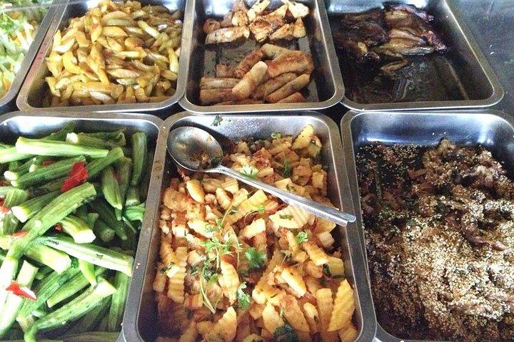 Erleben Sie eine Street Food-Tour durch Hoi An