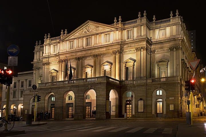La Scala Theatre and Museum Tour in Milan With Guide