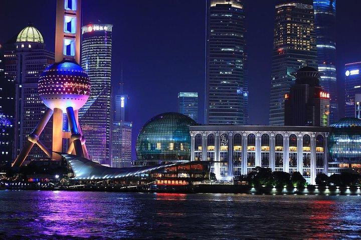 Serata Thai Dinner e Huangpu River Cruise a Shanghai