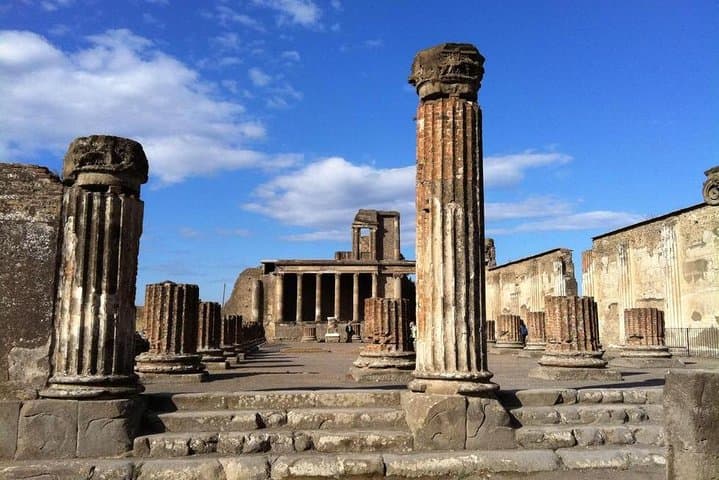 Private day tour: Pompei,Vesuvius and Herculaneum.