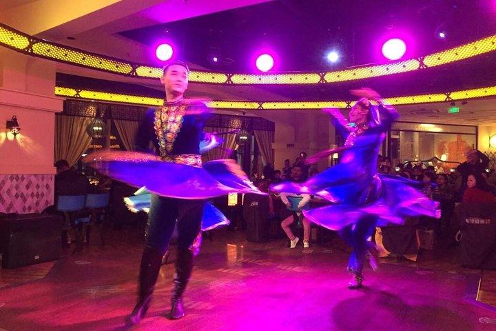 上海ナイトクルーズとウイグル式ディナーがセットになったツアー。