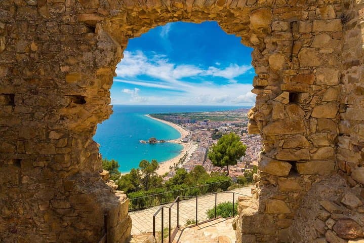 Girona and Costa Brava Private Tour with Pick-up from Barcelona