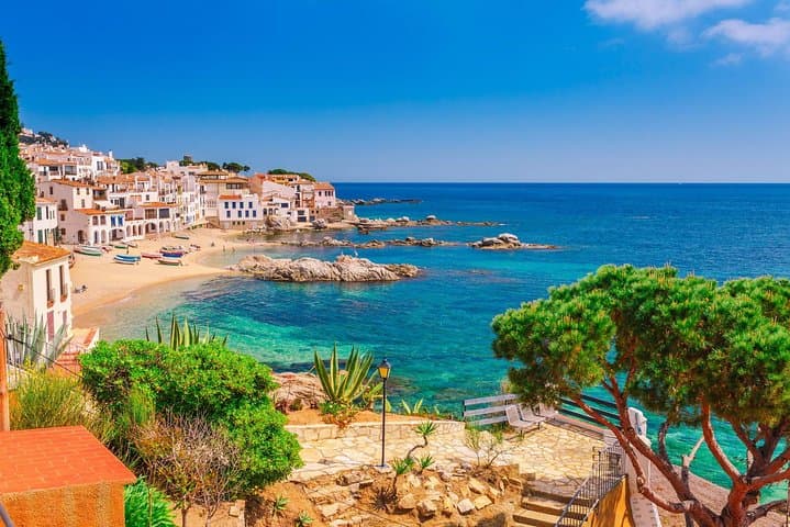 Girona and Costa Brava Private Tour with Pick-up from Barcelona