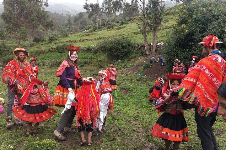 Turismo experiencial en Huilloc y Machu Picchu 3 días - Expediciones Huaynas