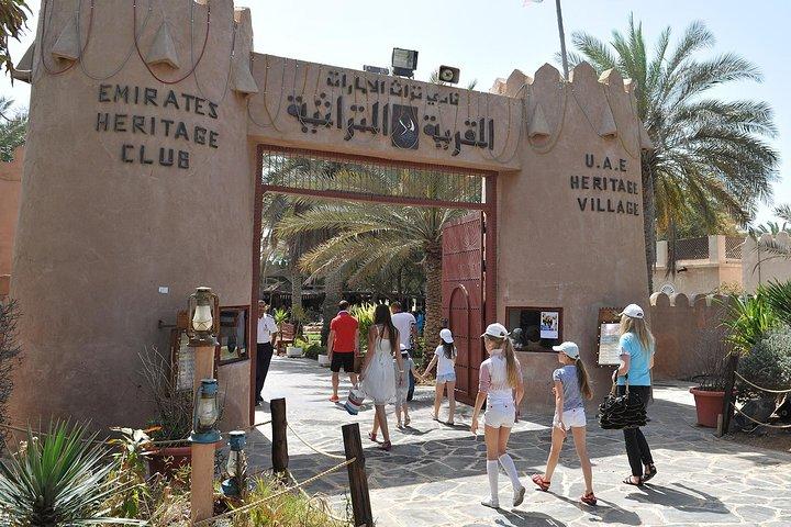 Stadtrundfahrt durch Abu Dhabi mit Ferrari World-Tickets ab Dubai