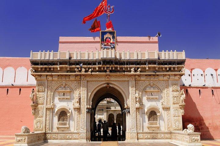 Bikaner Full Day Sightseeing met Bhandeshwari Jain Temple and Lunch