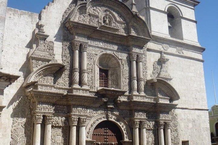 プライベートアレキパシティツアー:Juanita Museum、Santa Catalina、Colonial Suburbs