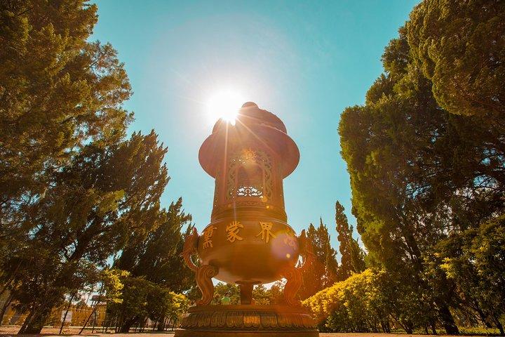Stadtrundfahrt mit buddhistischem Tempel und muslimischer Moschee
