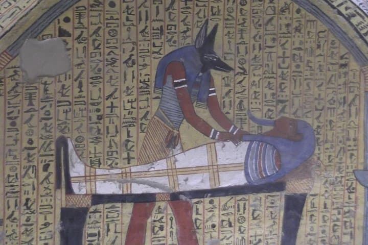 private tour Habu temple,valley of the queens,valley of the workes from Luxor