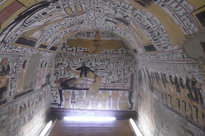 private tour Habu temple,valley of the queens,valley of the workes from Luxor