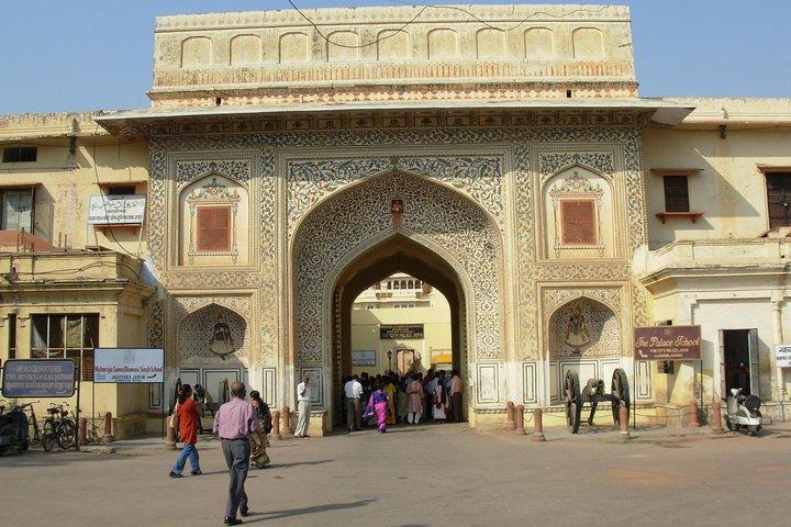 Buchen Sie Eintrittskarten, Cab & Tour Guide für Jaipur