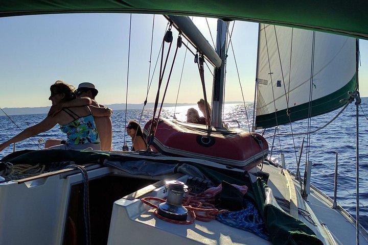 3 Stunden Neos Marmaras: Tages- oder Sonnenuntergangs-Segeltour Buchten & Inseln