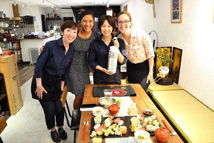 Tokyo Fish Market Tour & Sushi Making in der Nähe von Adachi mit Masahito