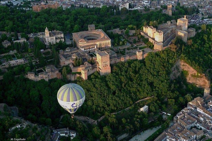 Alhambra and Albaicin+Sacromonte Premium Guided Tour