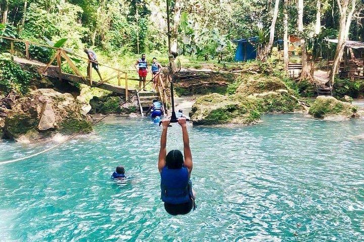 Irie Blue Hole & River Tubing Adventure Tour vanuit Falmouth